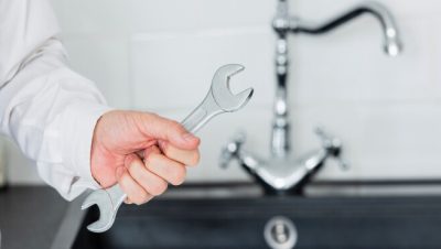 Close-up mechanic at work - www.freepik.com